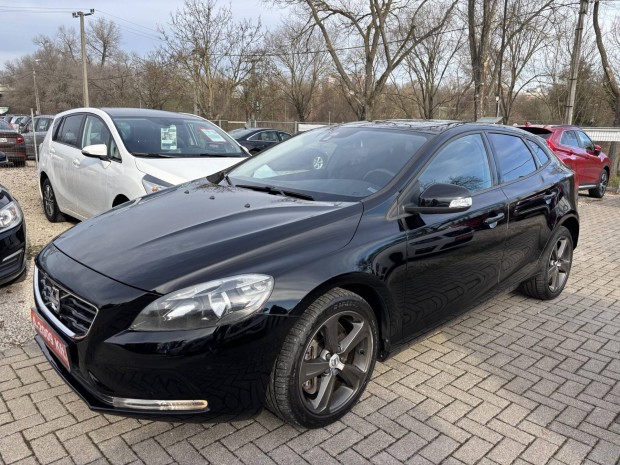 Volvo V40 2.0 D [D2] Momentum Geartronic Megkm...